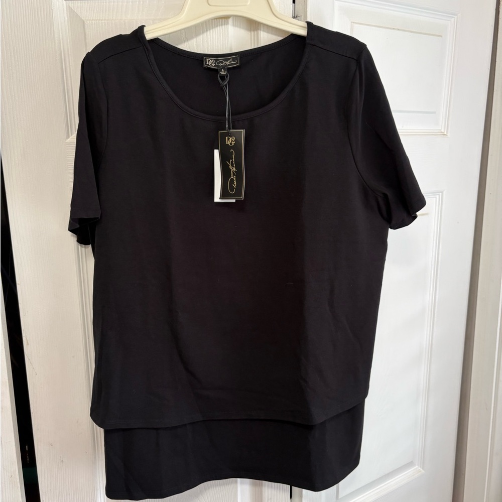 DG2 by Diane Gilman Black Layered Easy Top.  
Sz L